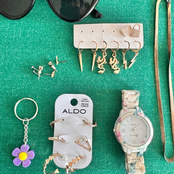 Women’s Accessory Bundle - Picture 3 of 4